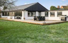 Stunning Home In Endelave With Wifi Sønderby